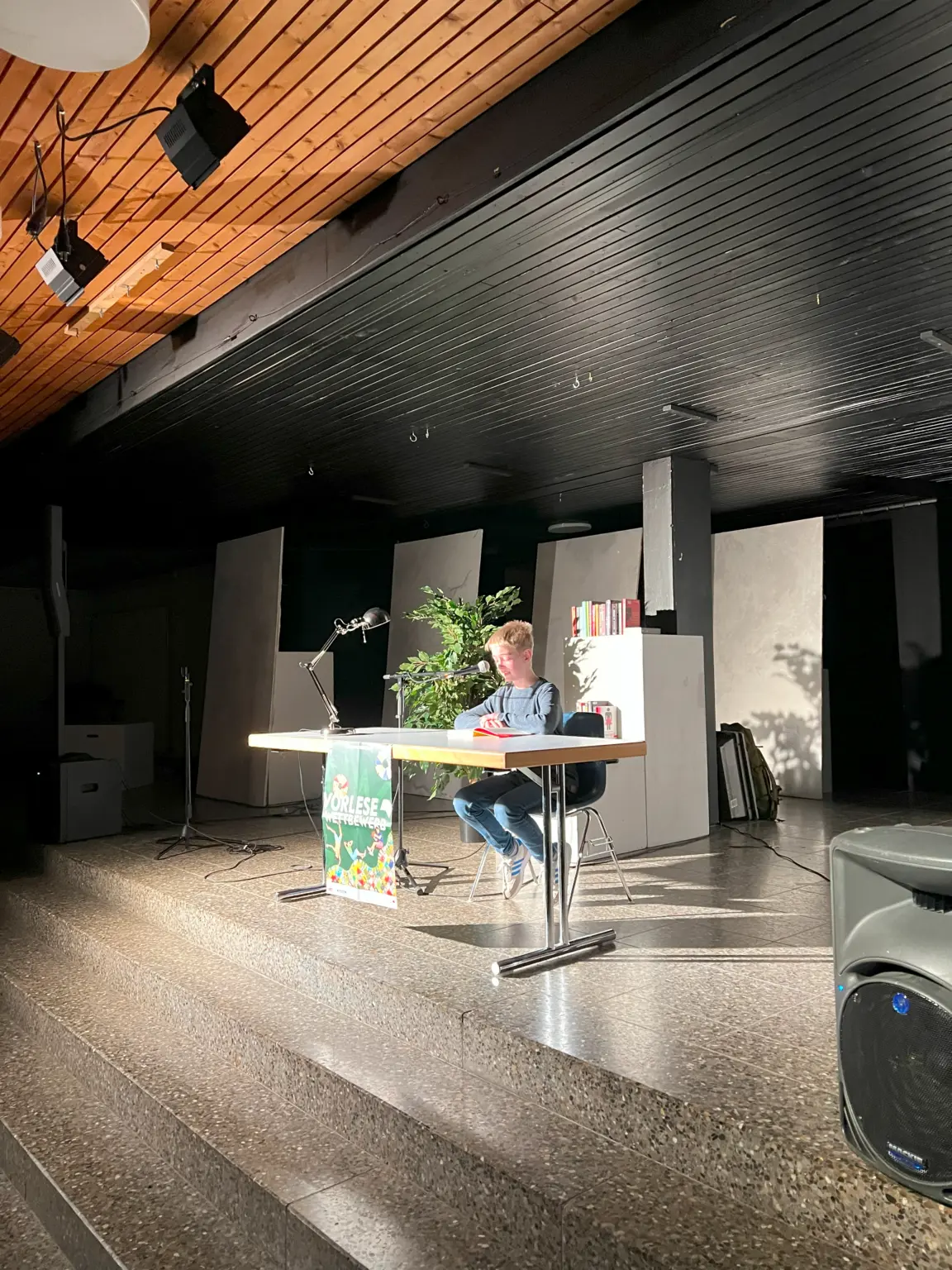 St. Landolin Schule Vorlesewettbewerb Lesender